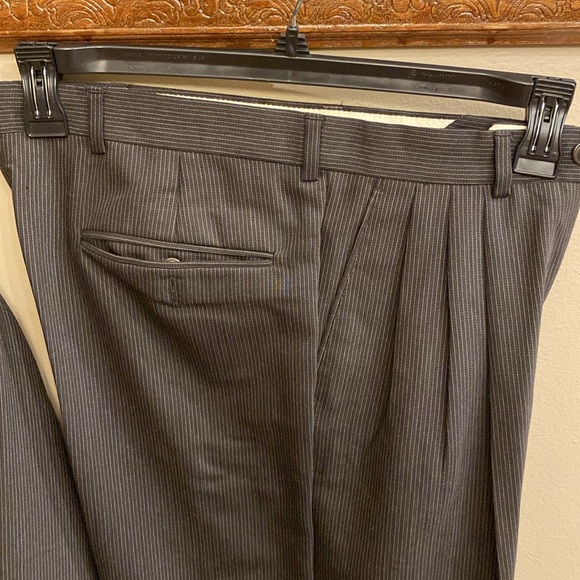 Backrach 3 piece pin striped 3 button wool suit made in Italy size 38R / 31W - Picture 4 of 17